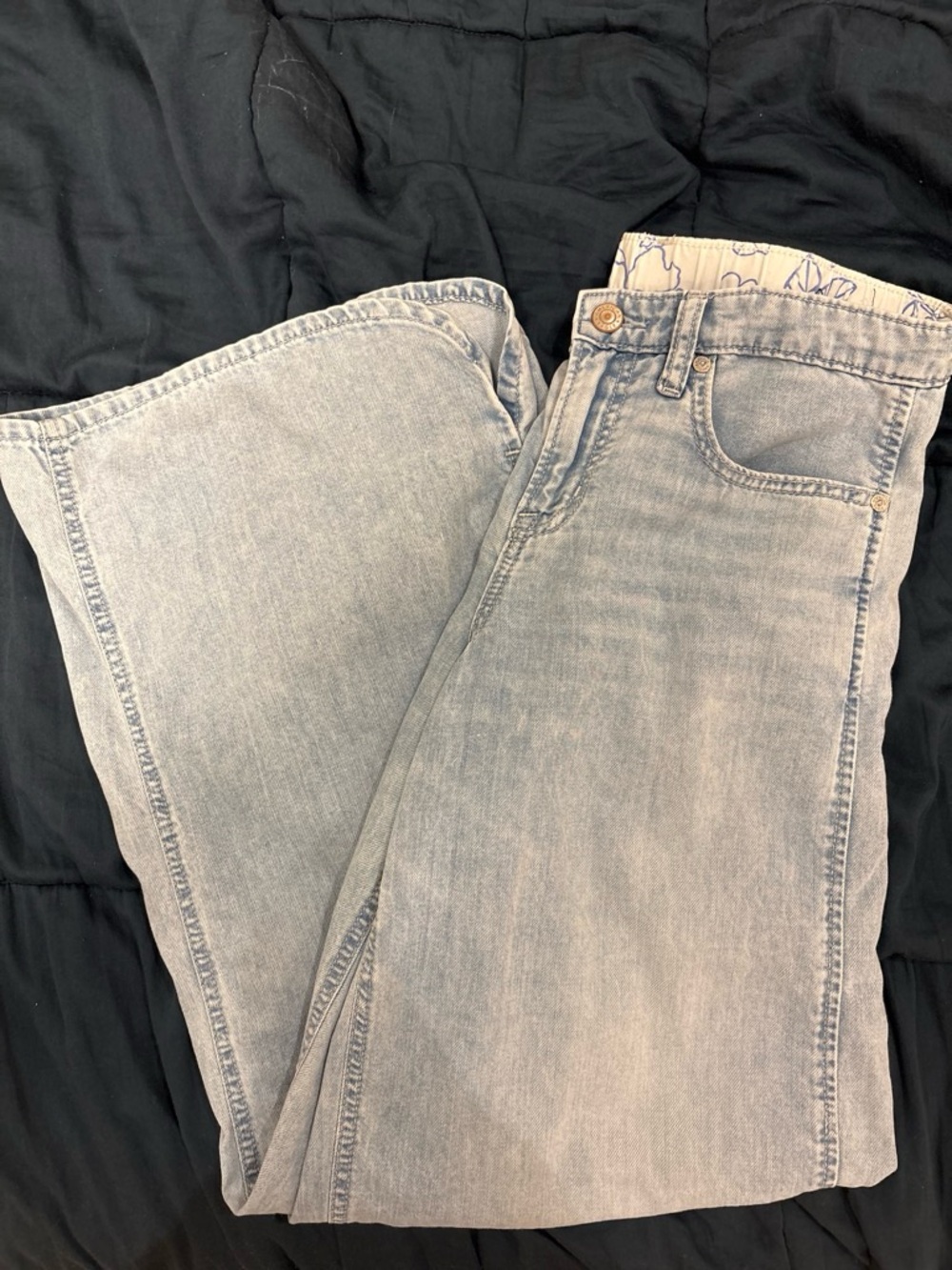American Eagle Outfitters Faded Light Blue Wide-Leg Jeans